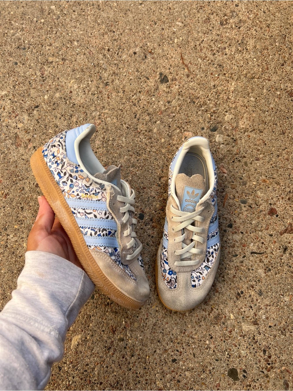 adidas Kids Floral Samba Sneakers in Light Blue and Beige size 1